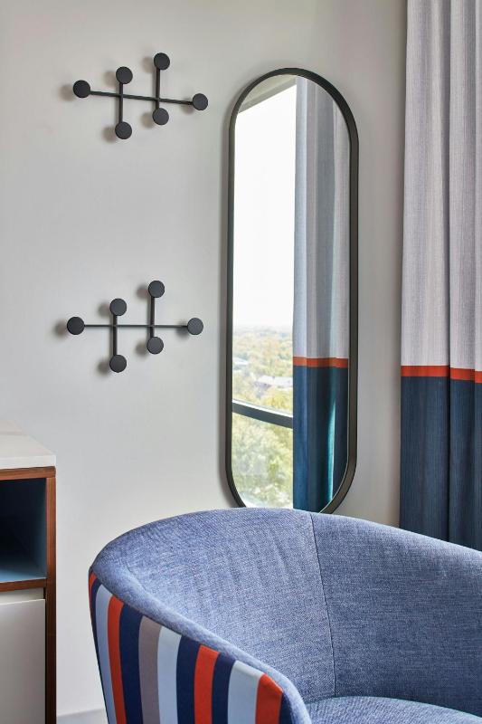 Suite, 1 King, Sofa bed image 2