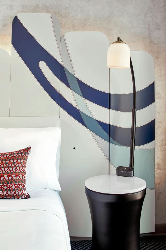 Guest Room, 1 King image 2