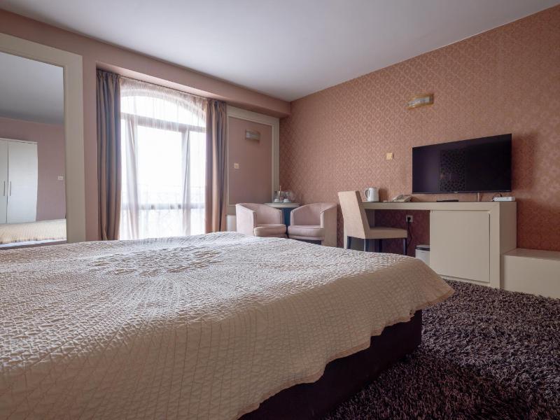 VIP room with Bathtub image 4