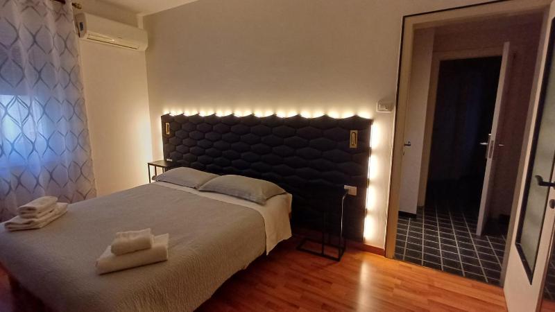 Double Room image 3