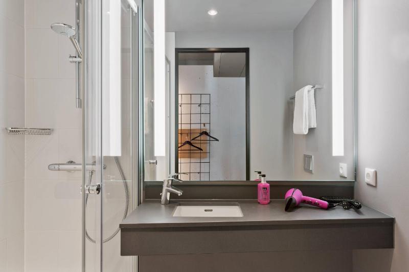 Moxy Frankfurt City Center - image 11
