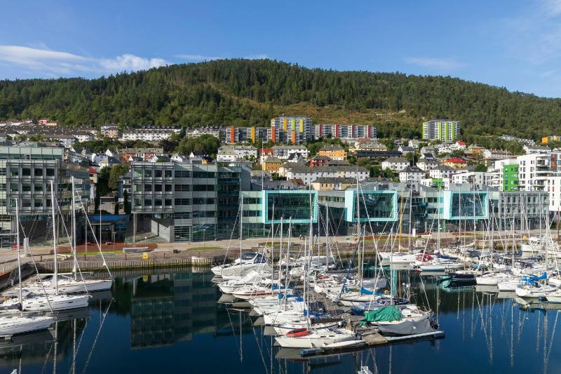 Moxy Bergen - image 4