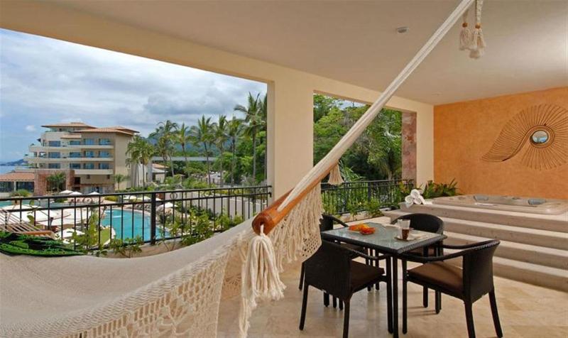 2BD Del Palmar Cancun Oceanview Pool & Resort - image 10