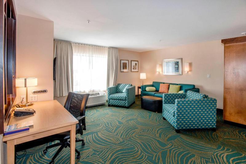Corner, 1 Bedroom Suite, 1 King, Sofa bed image 4