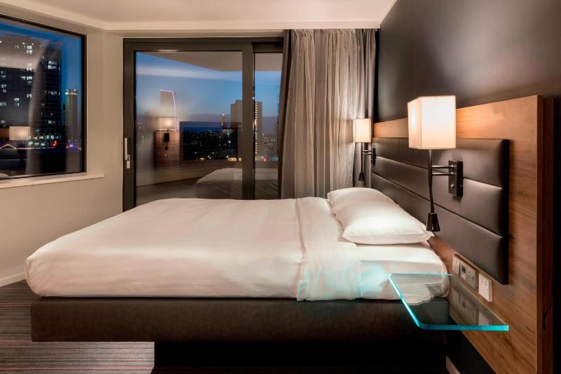 Moxy Sleeper, Guest room, 1 Queen image 3