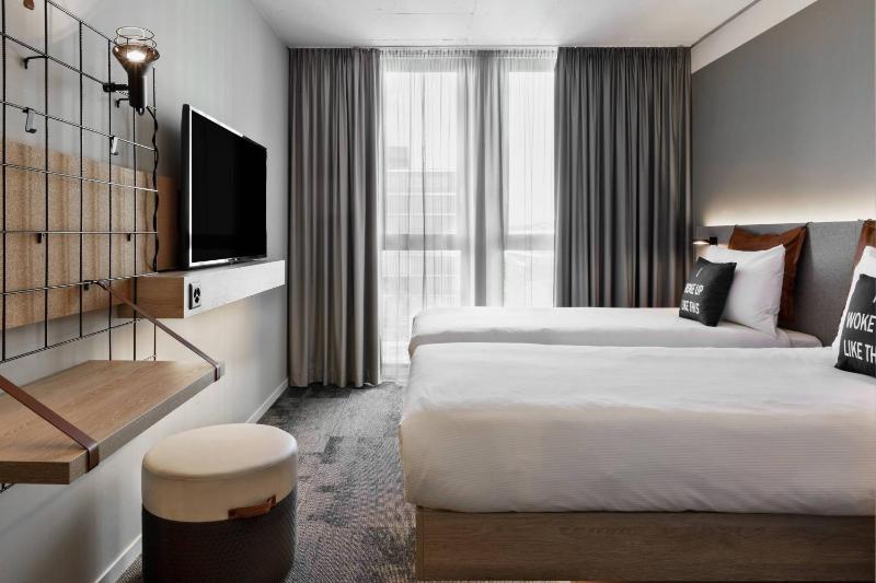 Twin Room image 4
