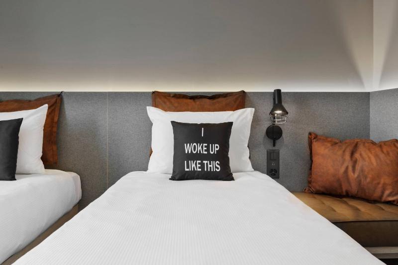 Twin Room image 1