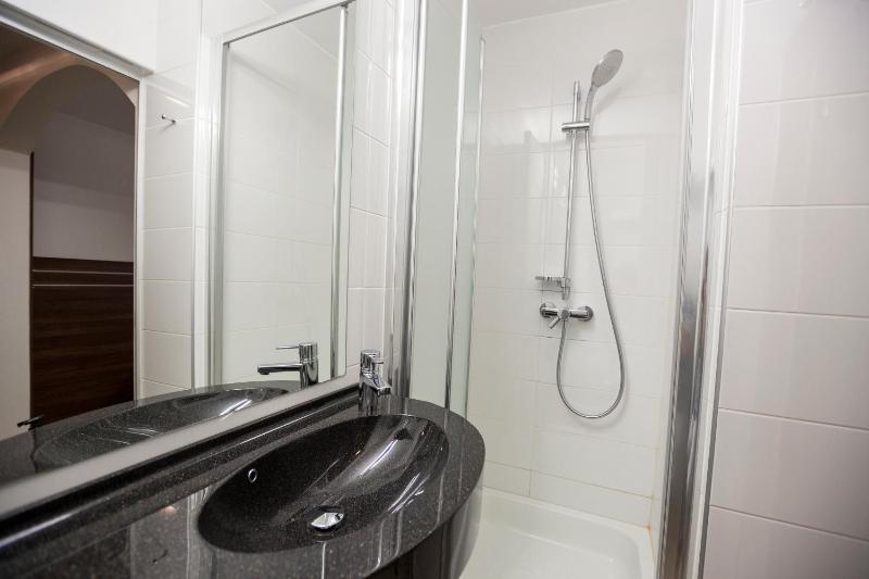 Double Room image 3