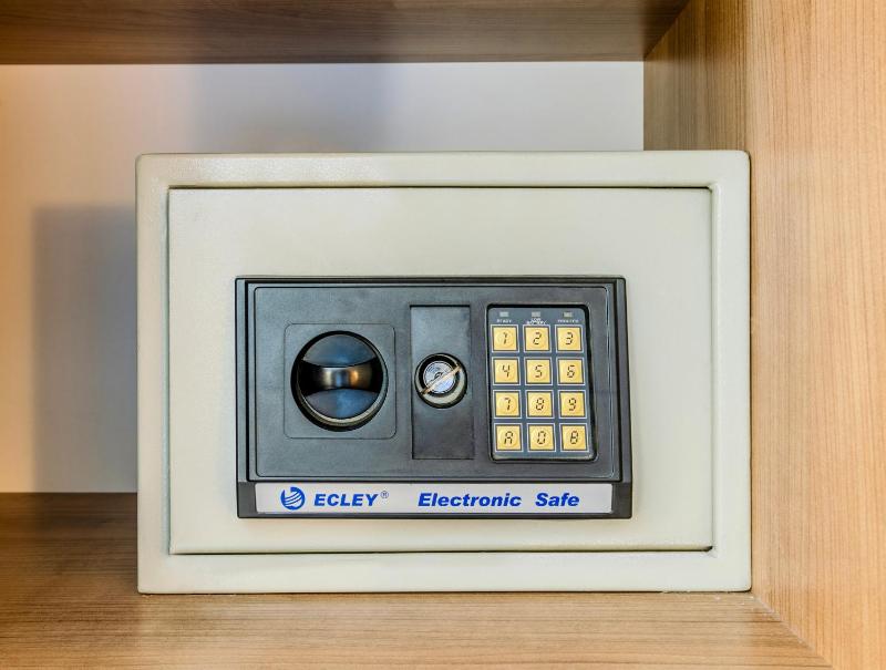 Deluxe Double Room image 3