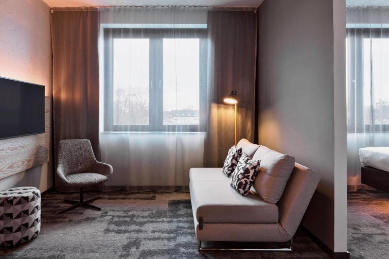 Moxy Fabulous Sleeper, Larger Guest room, 1 Queen, Sofa bed image 4