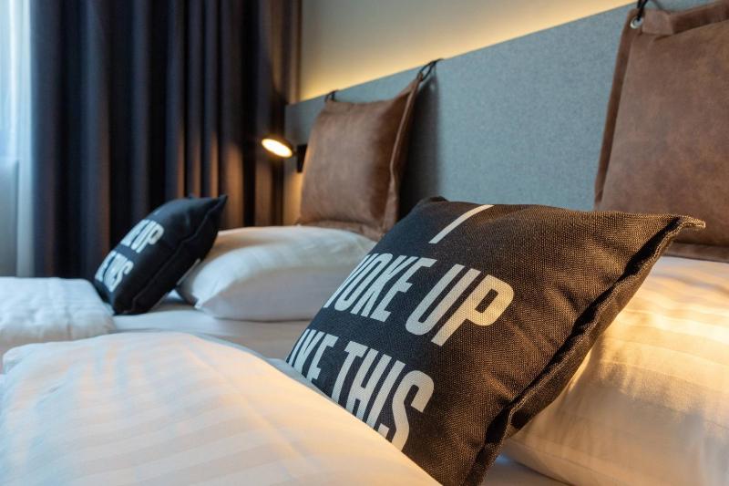 Moxy Deluxe Room with King size bed  image 2