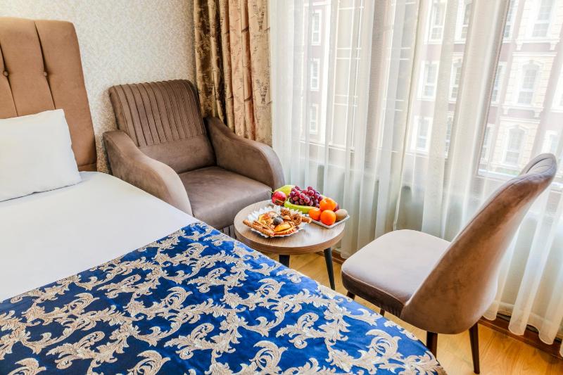 Deluxe Triple Room image 4