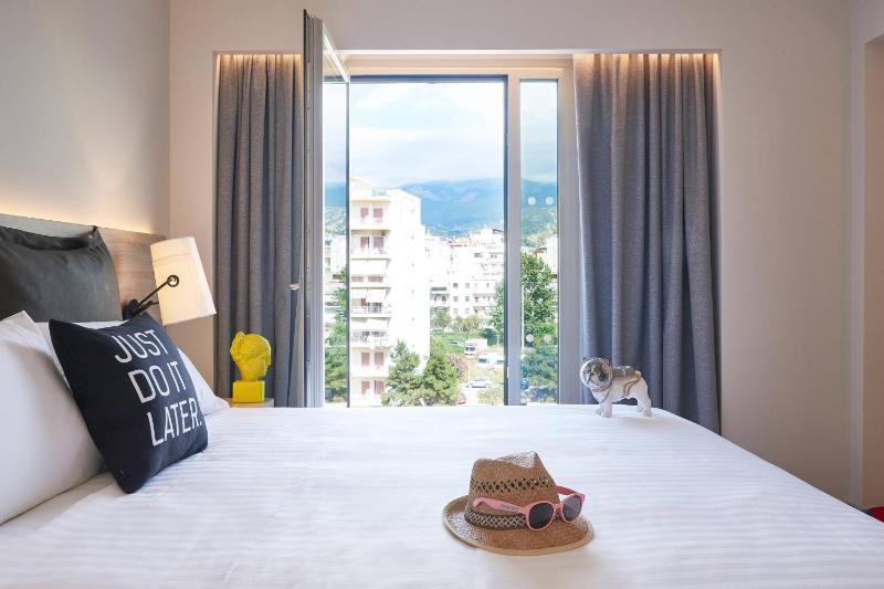 Moxy Queen Standard, Guest room, 1 Queen image 1