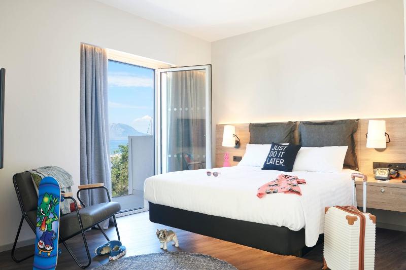 Moxy Queen Family, Guest room, 1 Queen, Sofa bed, Sea view image 1