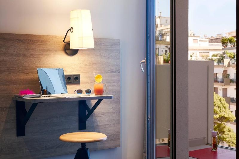 Moxy Twin Standard, Guest room, 2 Twin/Single Bed(s) image 4