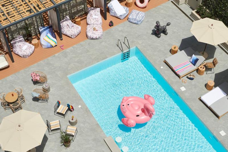 Moxy Queen Pool View, Guest room, 1 Queen, Pool view image 3