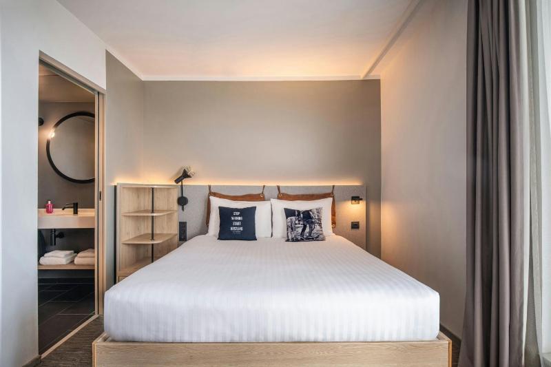 Moxy Mega Sleeper Queen Room with Sofa Bed image 3