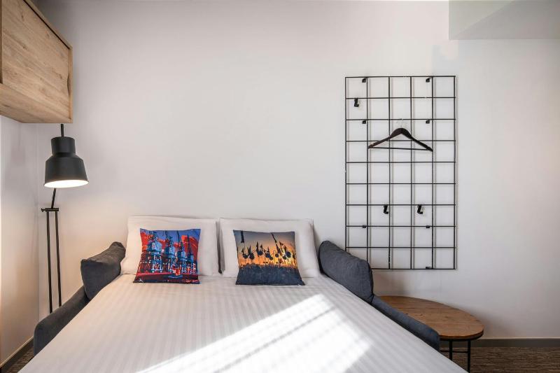 Moxy Harbor Sleeper Rooftoop Terrace Room with Harbor View image 4