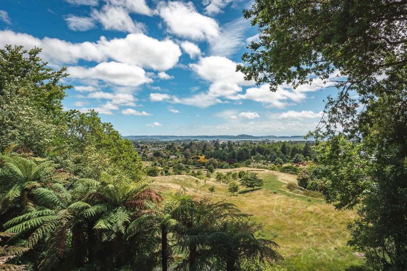 Haven on the Hill - Panoramic Views of Rotorua - image 22
