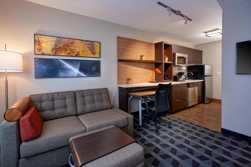 1 Bedroom Suite, 1 Queen, Sofa bed image 1