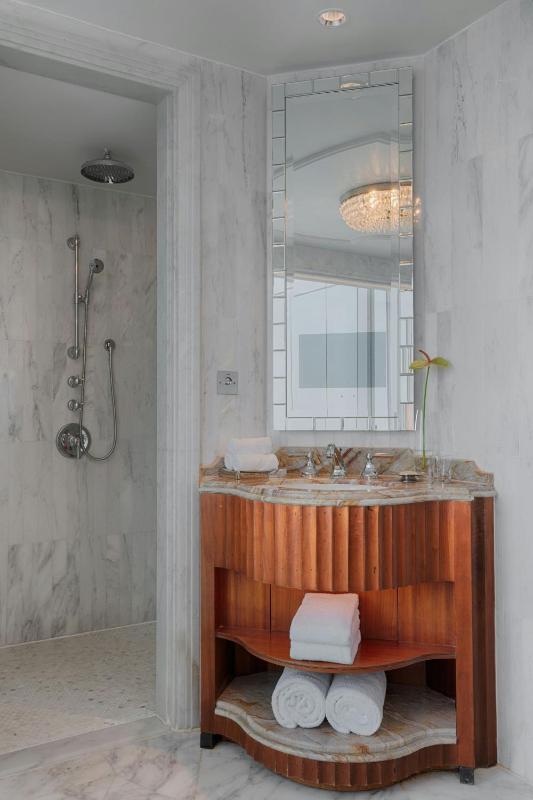 Grand Deluxe Suite, 1 Bedroom Suite, 1 King, Sea view image 3