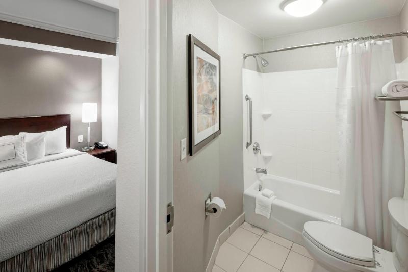 One-Bedroom King Suite image 3