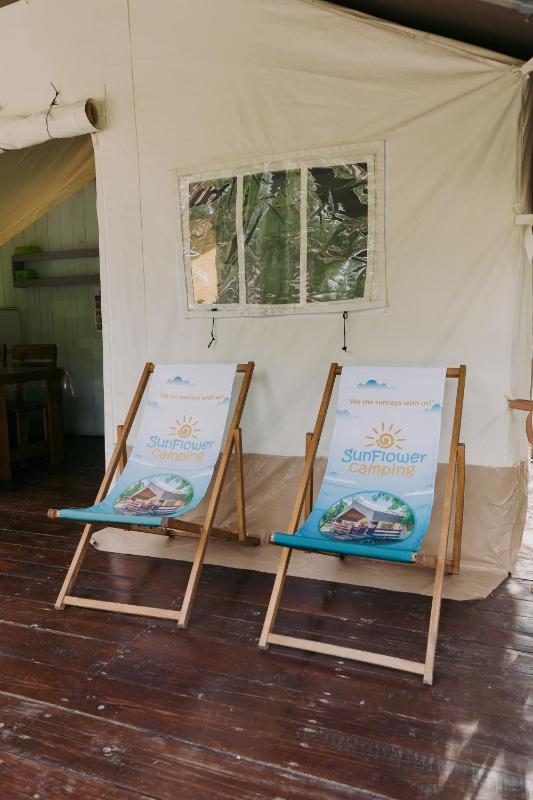 Deluxe Tent image 4