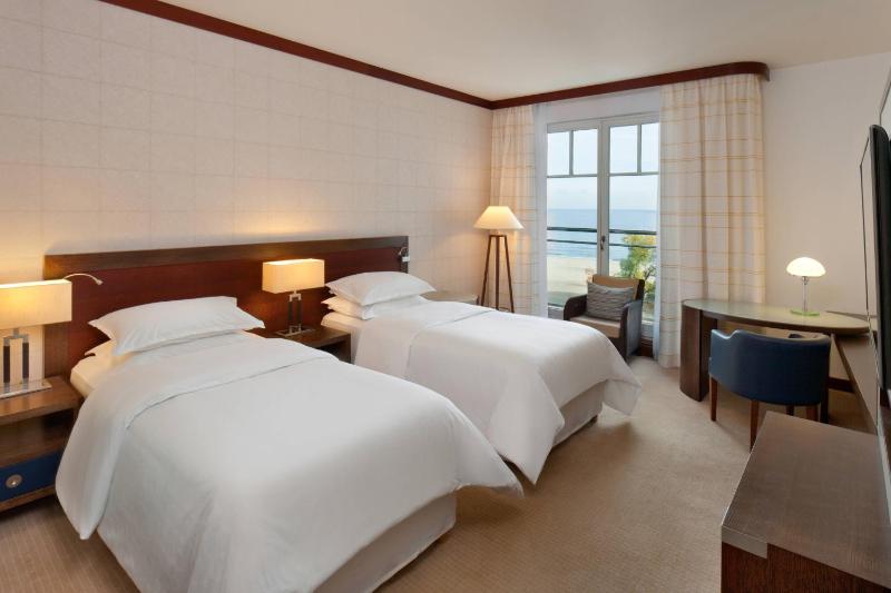 Deluxe, Guest room, 2 Twin/Single Bed(s), Partial sea view image 4