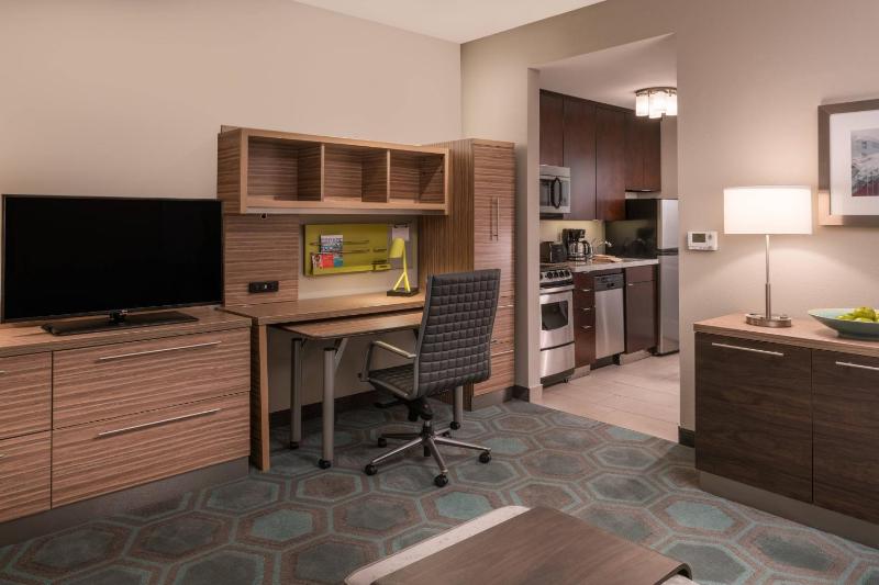 One-Bedroom Queen Suite image 2
