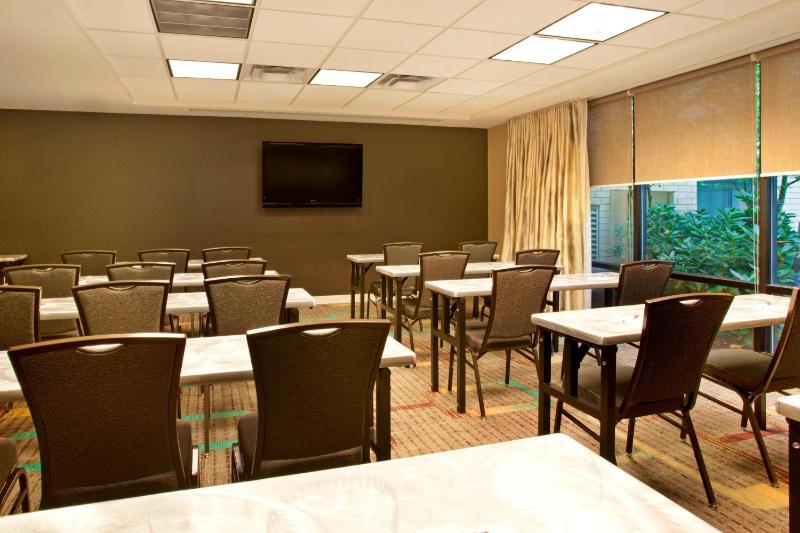 Residence Inn by Marriott Portland Airport at Cascade Station - image 10