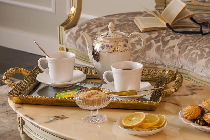 Queen Suite image 2