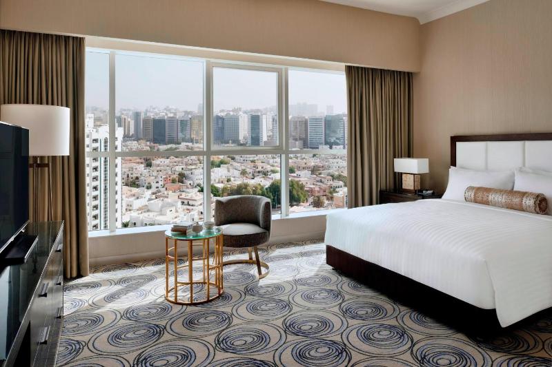 One-Bedroom Apartment with City View image 4