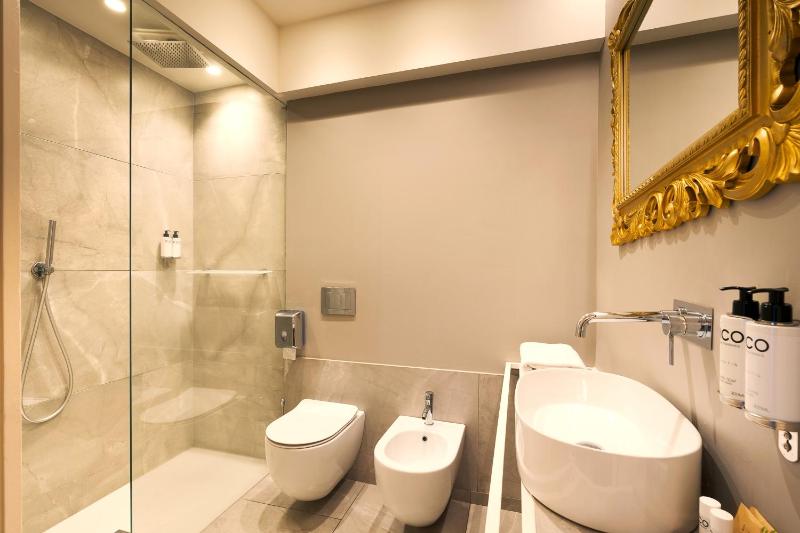 Superior Double Room image 3