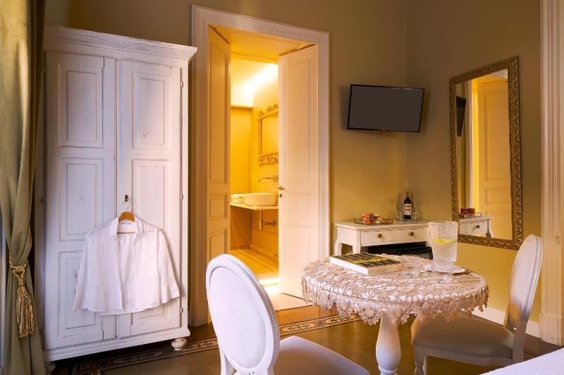 Superior Double Room image 2