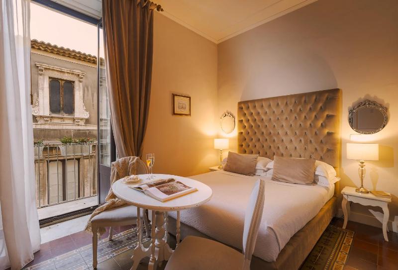 Double Room image 3