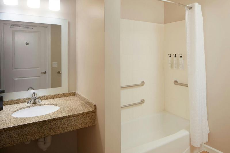 2 Bedroom Suite image 4