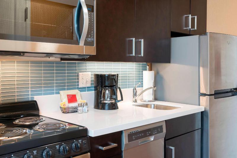 One-Bedroom Suite image 3