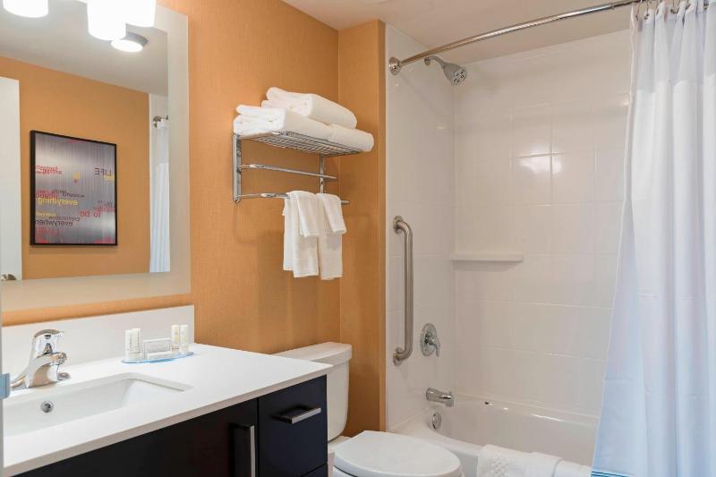 One-Bedroom Suite image 2