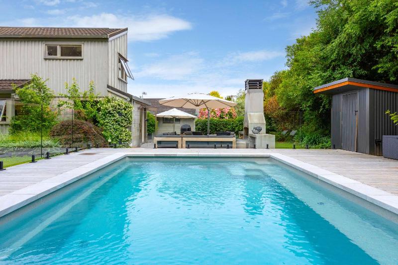 Ultimate 5-Star Getaway - Perfect for Any Season - image 39