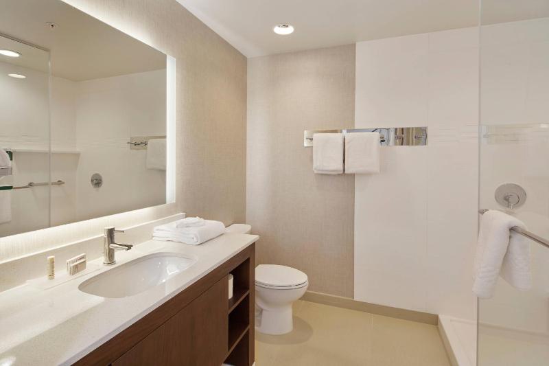1 Bedroom Suite, 2 Queen, Sofa bed image 3