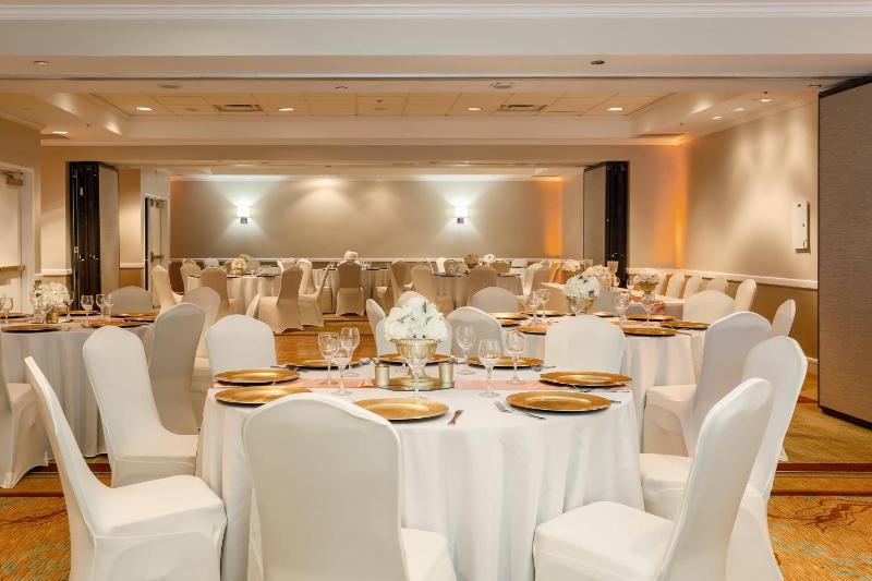 Sheraton Suites Market Center Dallas - image 19