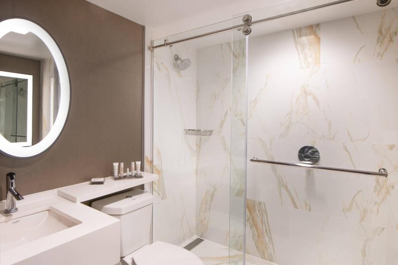 Executive King Room image 2