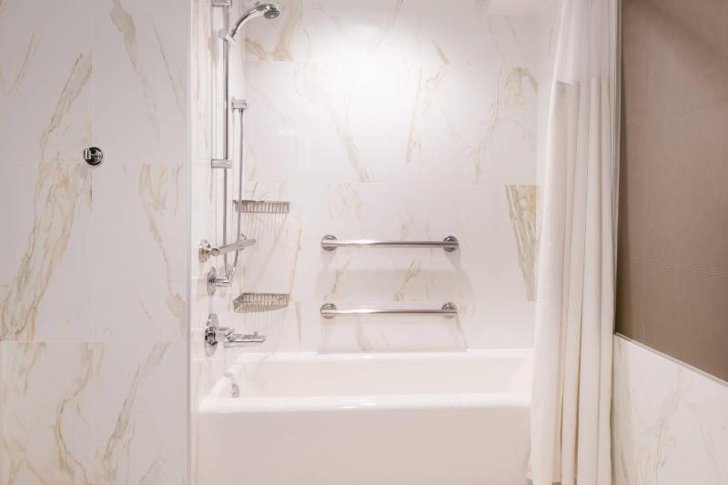 Double Room with Two Double Beds image 2