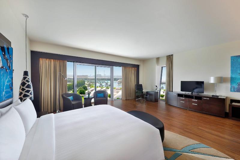 Premium King Room with Balcony image 1