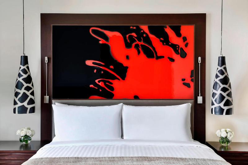 Junior King Suite with Balcony image 4