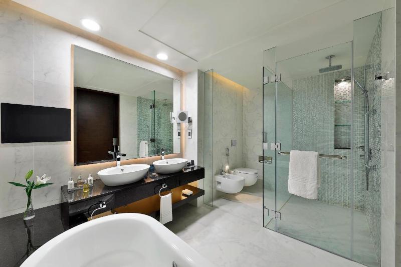One-Bedroom King Suite image 2