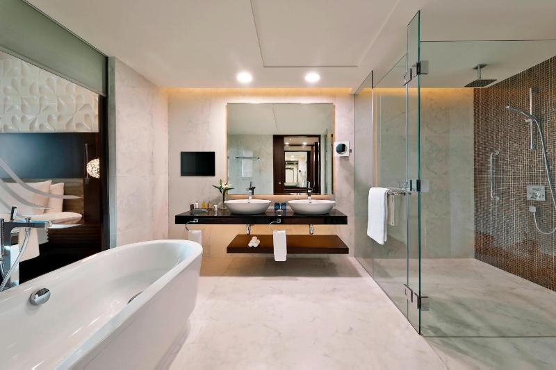 One-Bedroom King Suite image 3