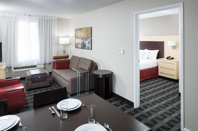 Two-Bedroom Suite image 4