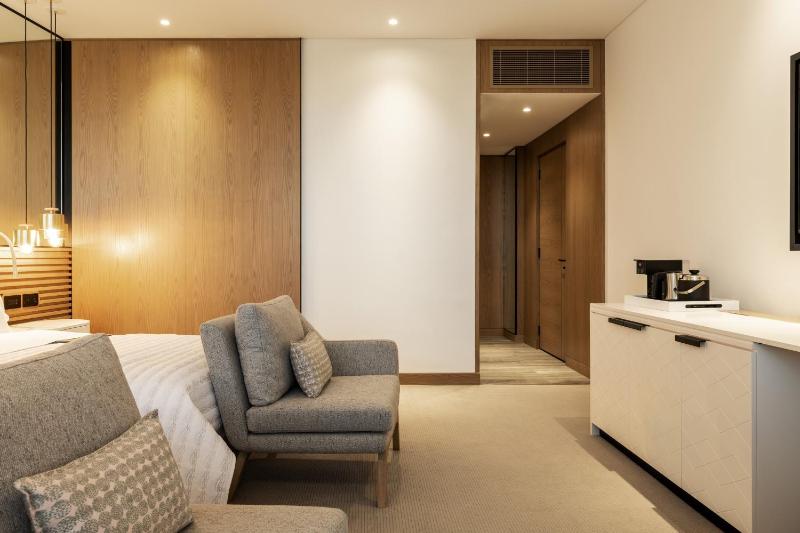 Royal Club JBR View, Guest Room, 2 Twin, Executive Lounge Access, Afternoon Tea & Happy Hour, Airport Transfer from Dubai Airport image 1