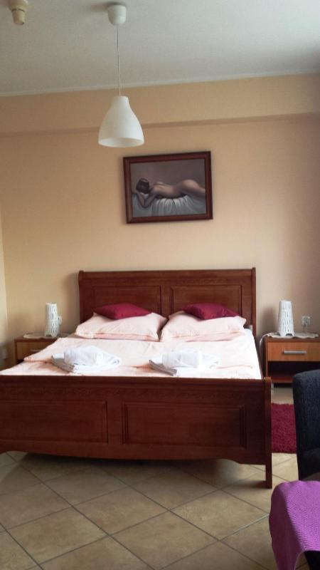 Family Room image 2